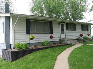 1516 Sunset Dr, Belle Plaine, IA 52208