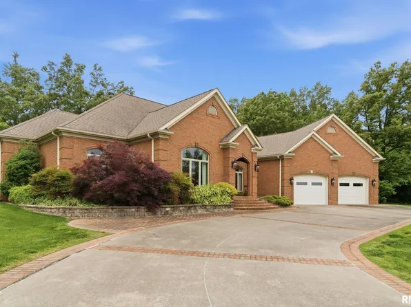 285 Fairway Dr, Harrisburg, IL 62946