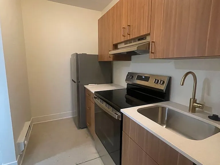 Sterling Apartments — Photo 38