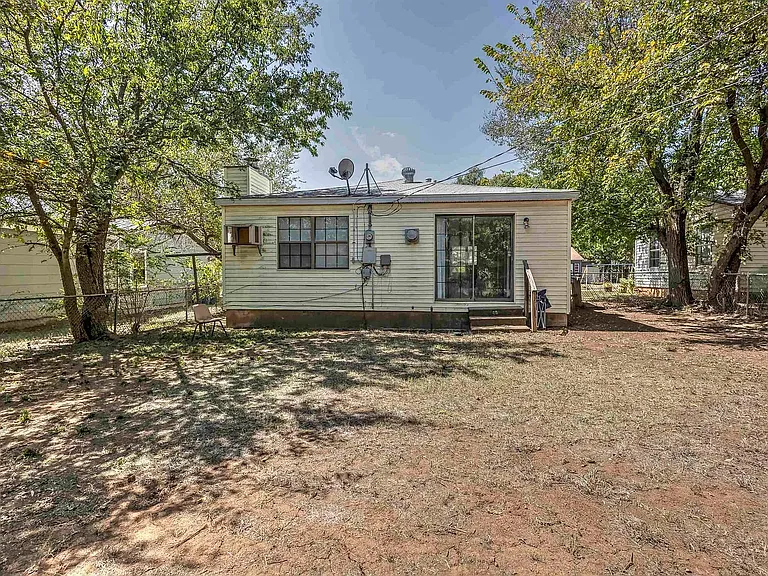 606 N I St — Photo 16