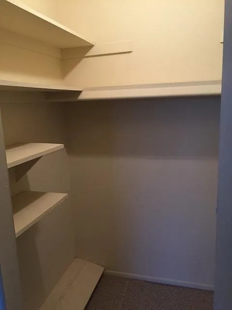 587 E Fox Hills Dr — Photo 3