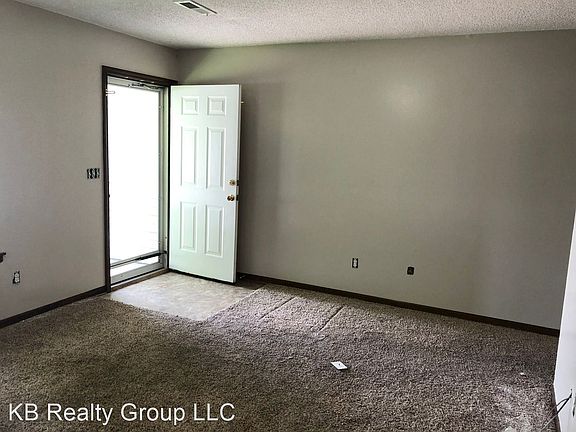 5th image of 1015 Christie Ln