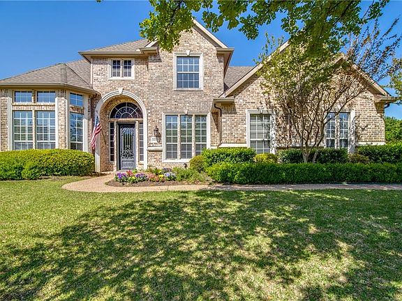 2nd image of 402 Parkwood Ct
