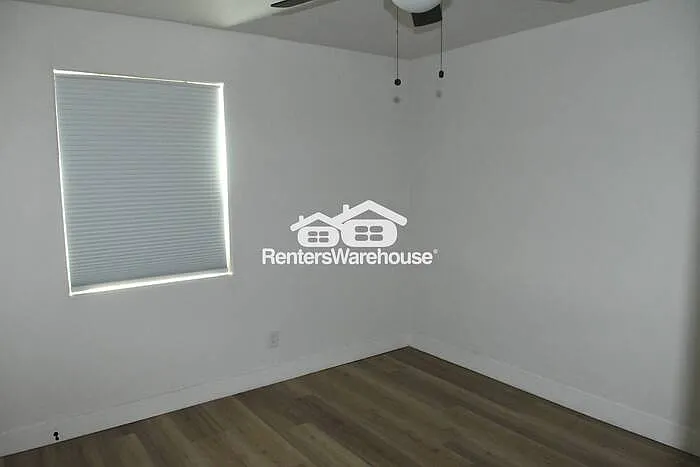 1136 E Eva St — Photo 7