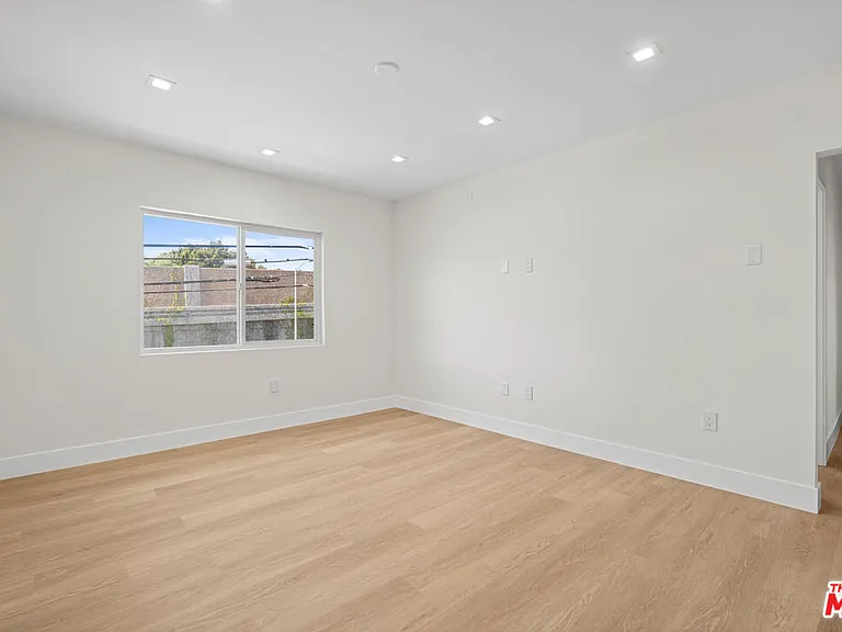 420 S Sepulveda Blvd #13 — Photo 8