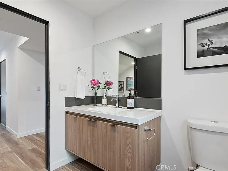 13538 Vanowen St #4 — Photo 26