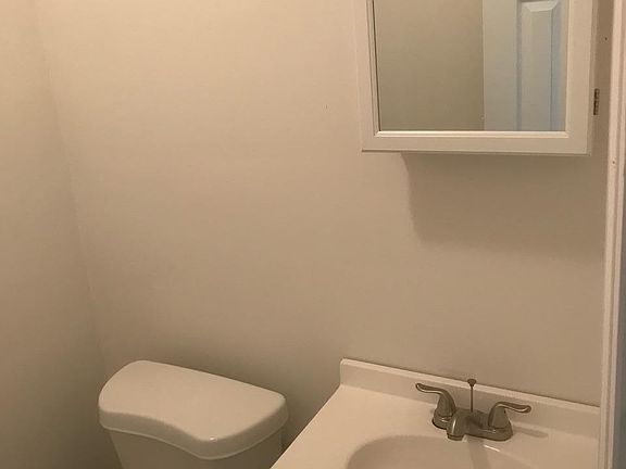 4th image of 19 Bowen St