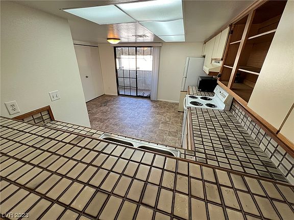 3rd image of 2080 Karen Ave #93