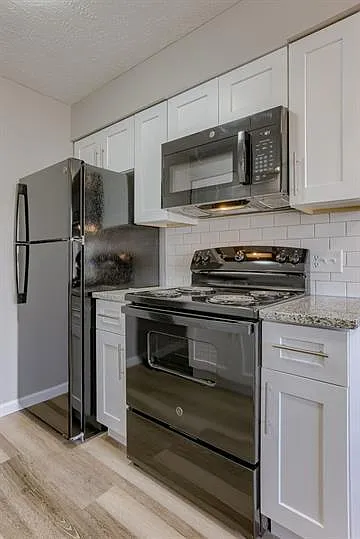 8005 S 48th Ave — Photo 4