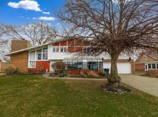 1285 W River Rd, Grand Island, NY 14072