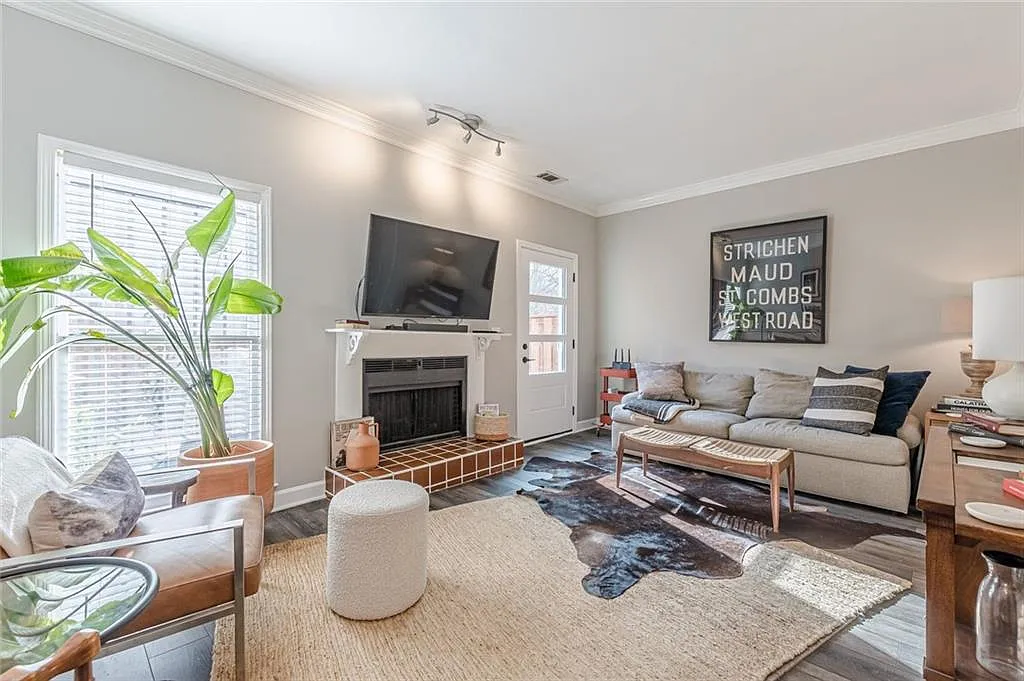 2 bed, 2.5 bath, 1024 sqft, $3,245 — Photo 3