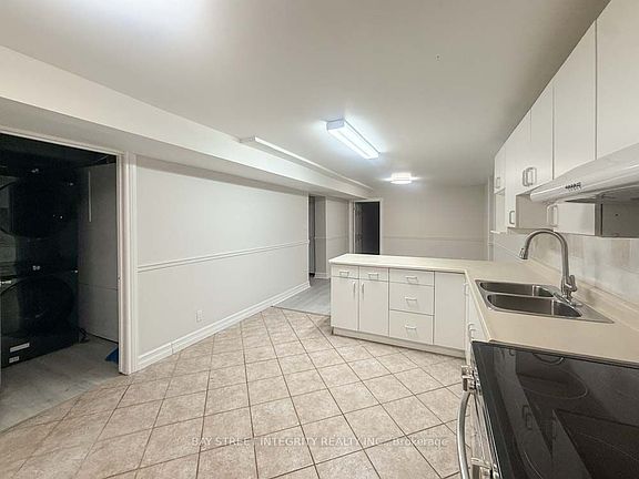 2nd image of 130 Kingslake Rd