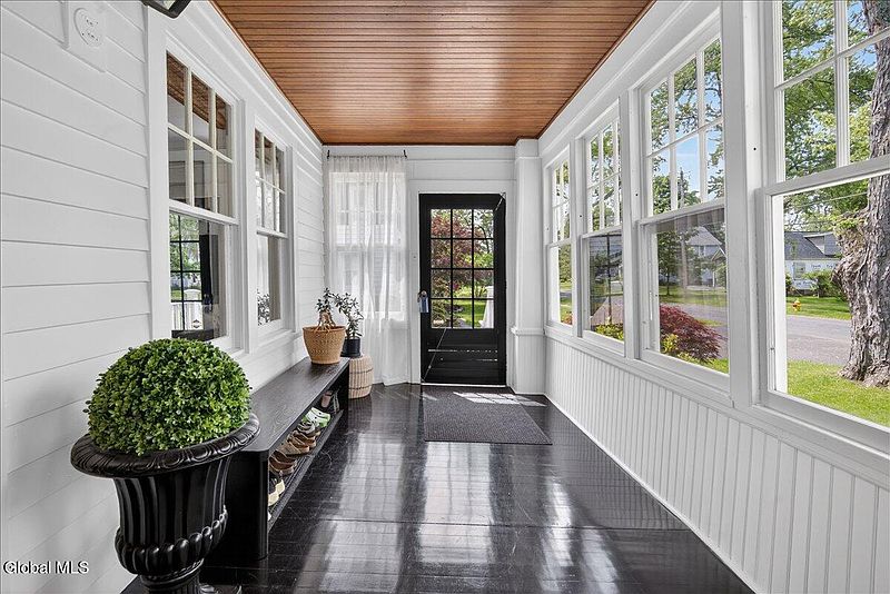 4th image of 15 Burhans Place