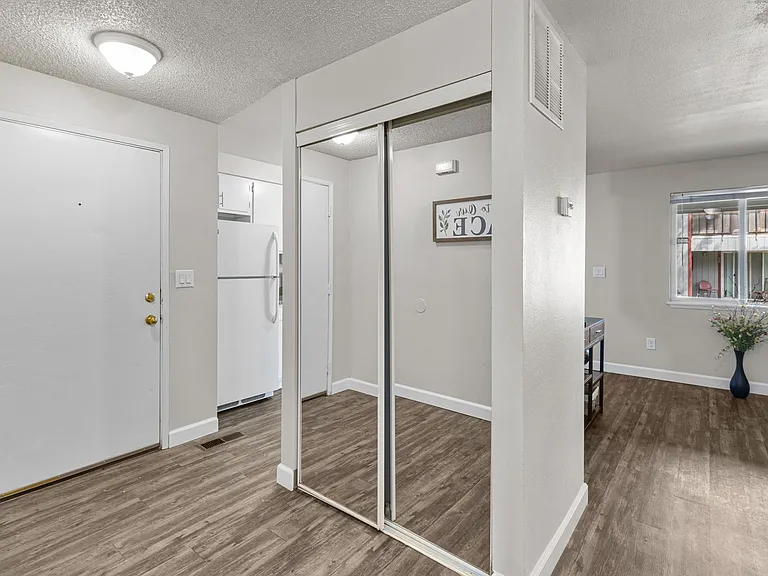 Irving Place Apartments — Photo 74