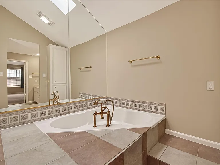 2413 Potomac Dr #D — Photo 22