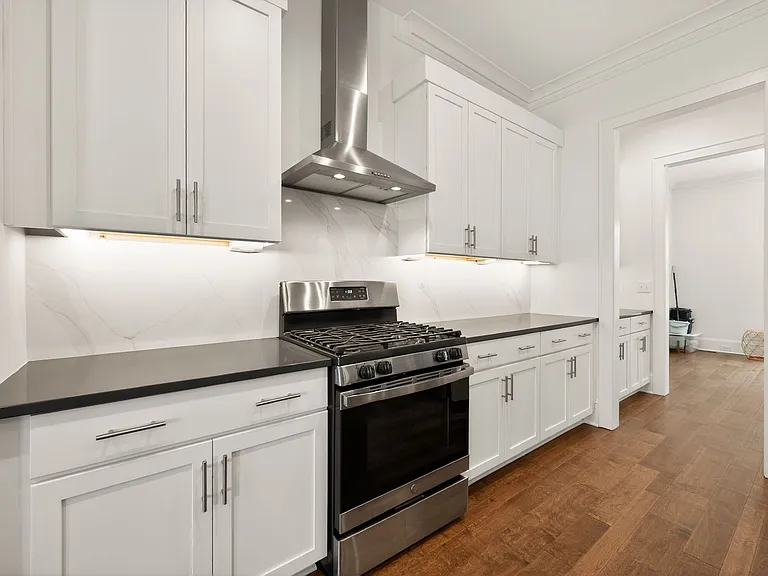 333 SE Eheart St — Photo 15