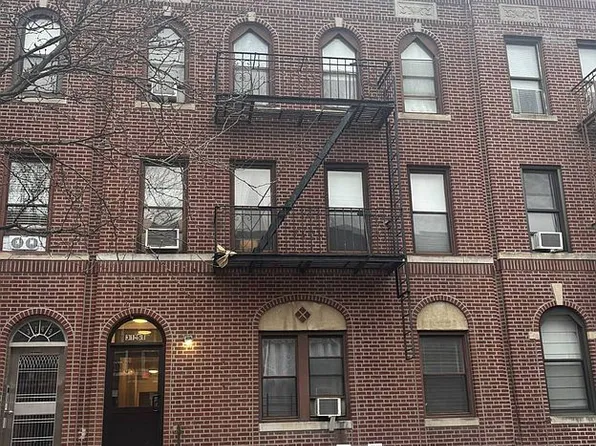 3151 35th St, Astoria, NY 11106