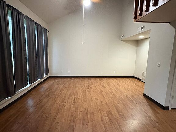 5th image of 914 Withrow Dr