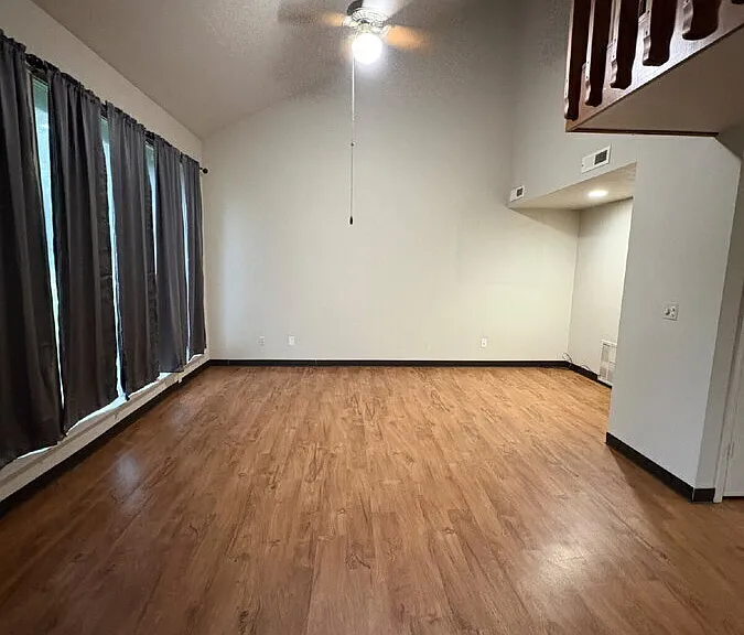 914 Withrow Dr — Photo 5
