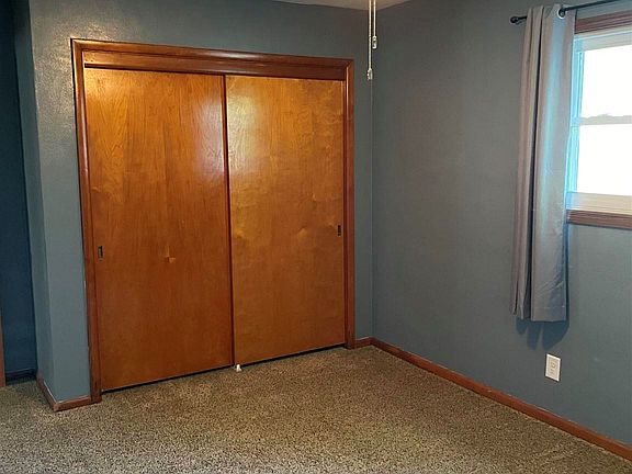 4th image of 2325 N Michigan Ave