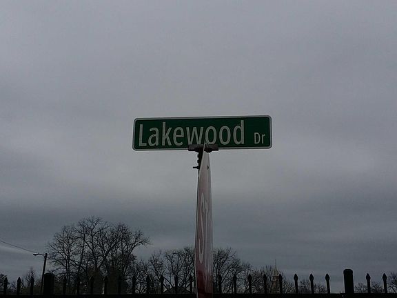5th image of 385 Lakewood Dr