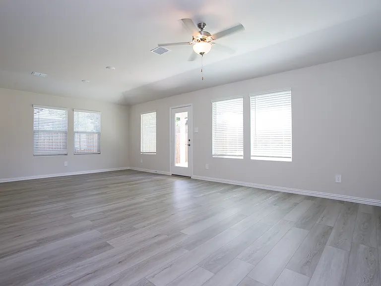 404 Castle Rd — Photo 5