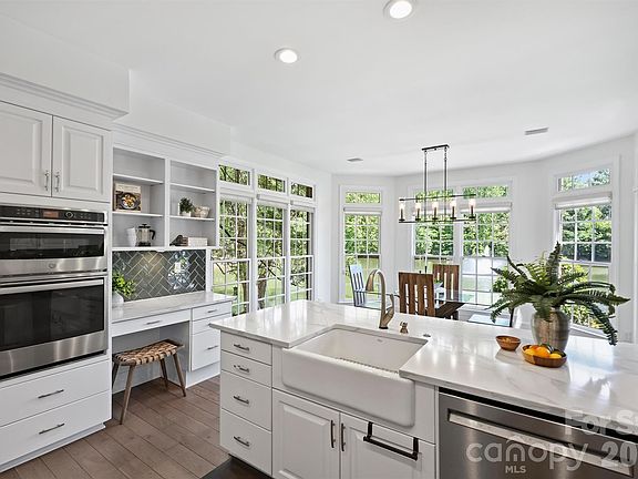 5th image of 127 Summermore Dr