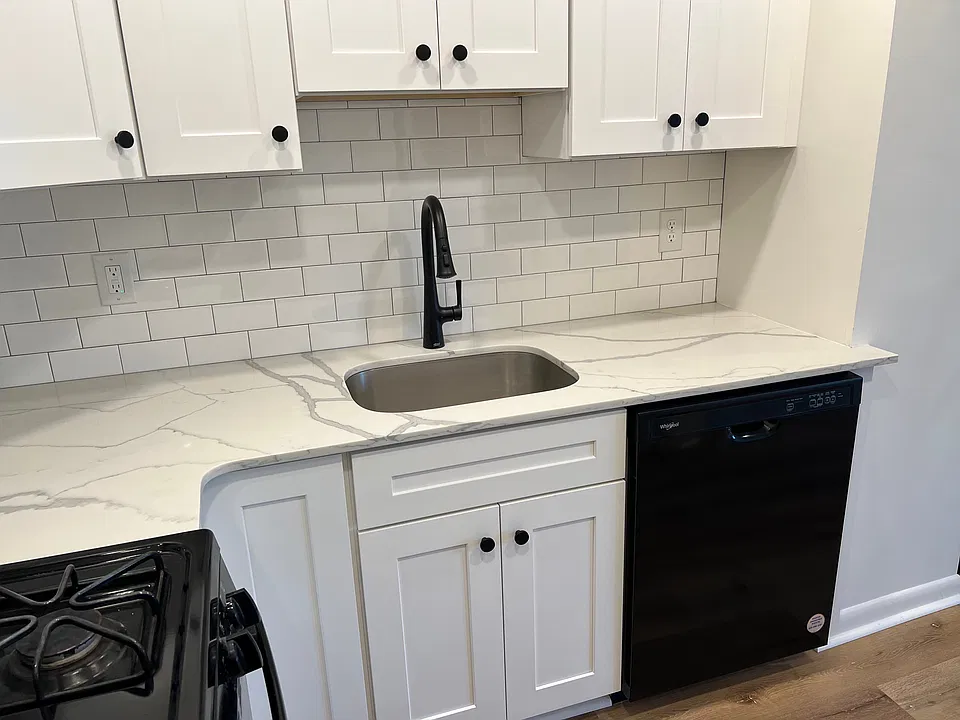 Kitchen - quartz countertops