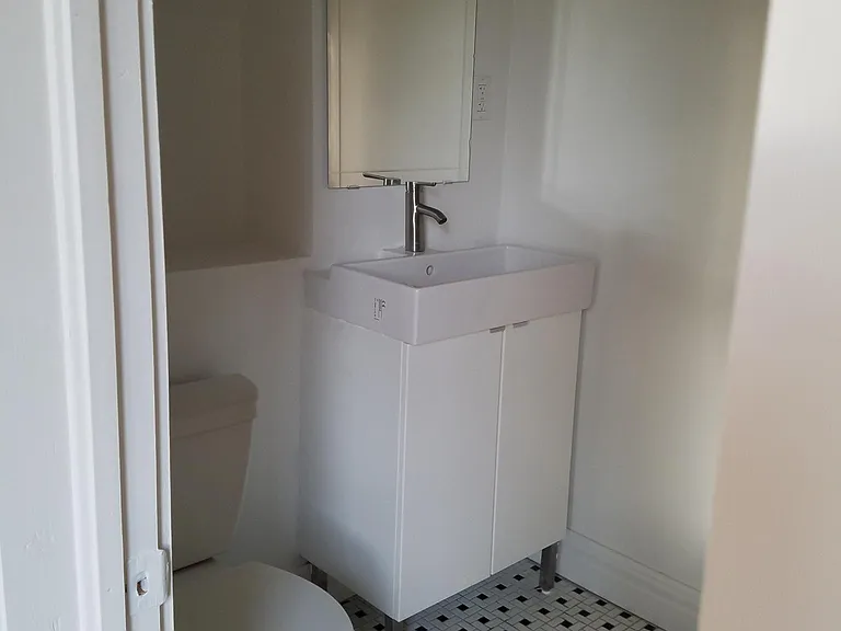 208 W Giddens Ave — Photo 13
