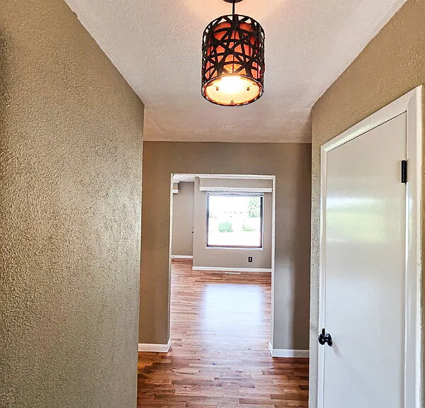1715 Holbrook Ave — Photo 4