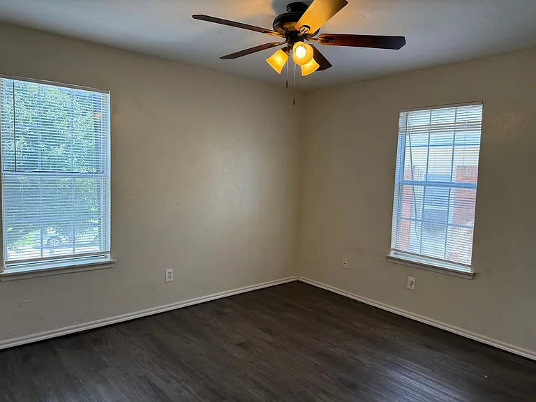 2021 NW 25th St #4 — Photo 12