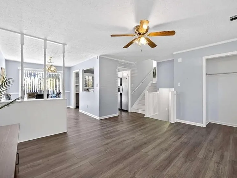 597 Wilmont Dr — Photo 4