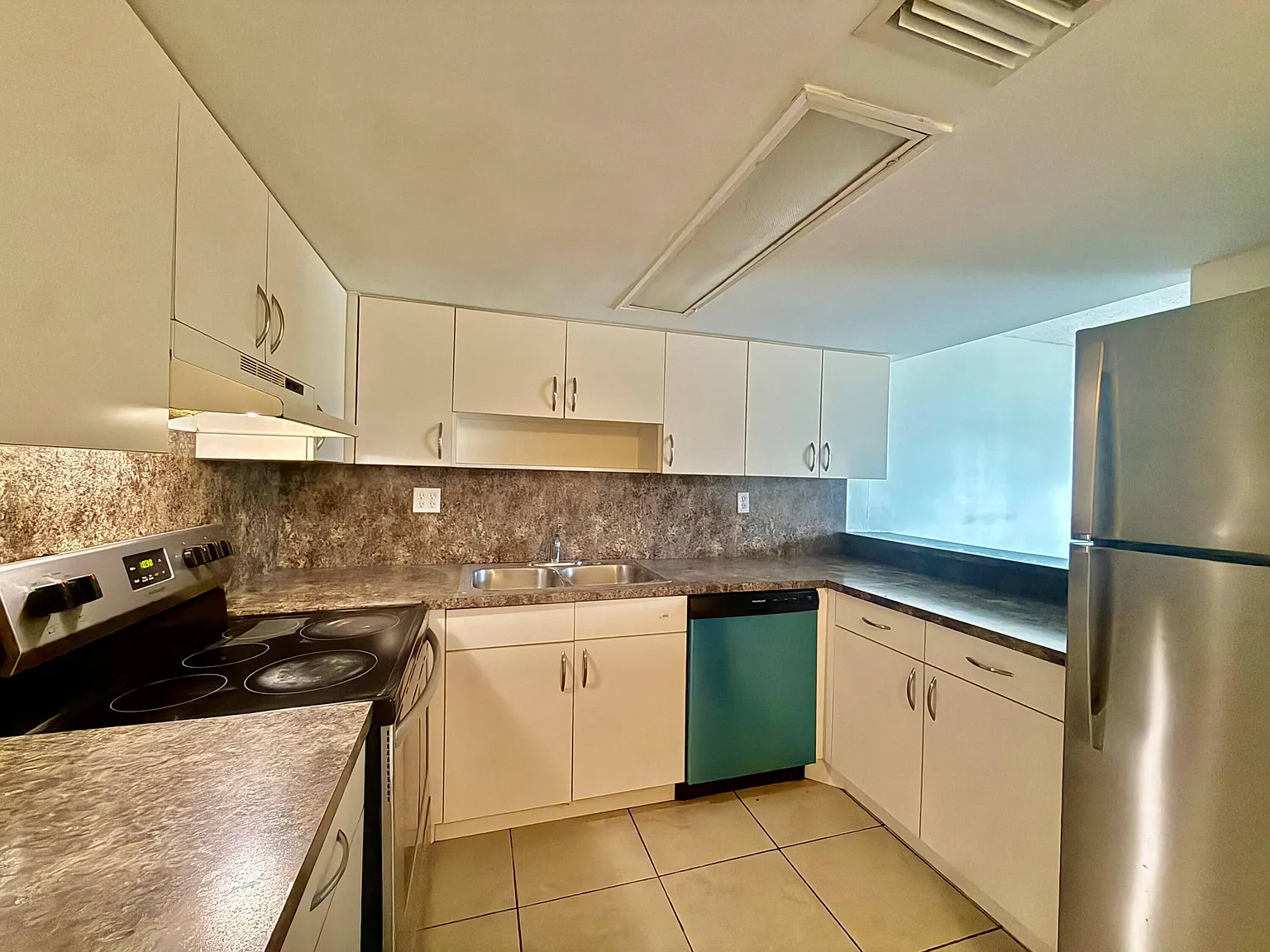 3 bed, 2.5 bath, 1650 sqft, $2,750 — Photo 3