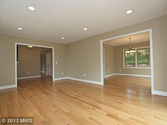 4th image of 9807 Stoneybrook Dr