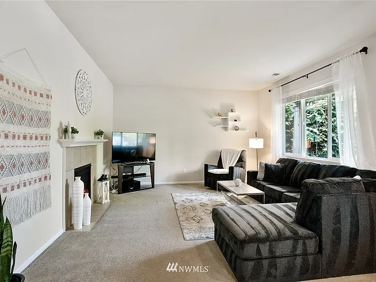 4703 Strathmore Cir SW — Photo 9