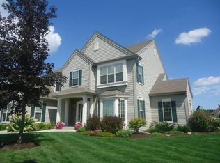 1716 Cool Water Cres N, Oconomowoc, WI 53066