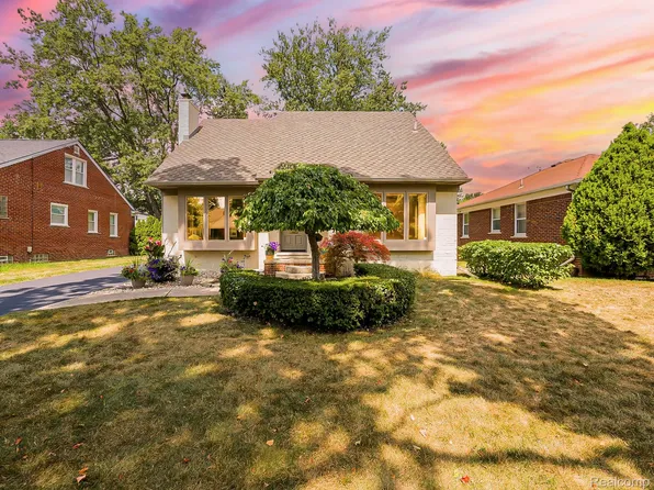 1545 Penistone Rd, Birmingham, MI 48009