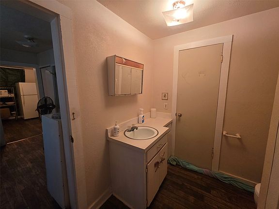 5th image of 401 W Wilson St