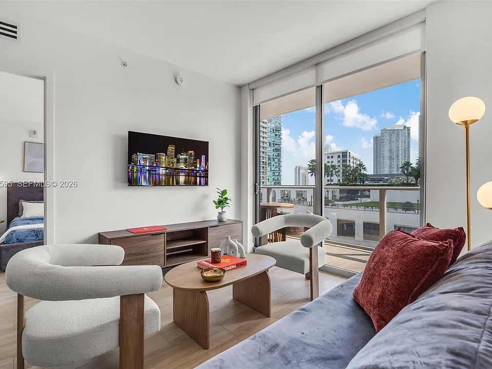 90 NE 32nd St #707