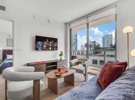 90 NE 32nd St