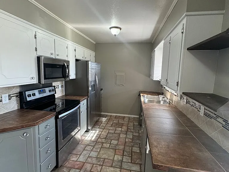 2224 Kirby Smith Dr — Photo 4