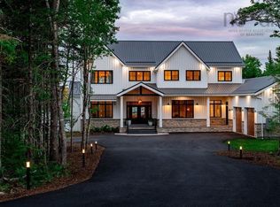 1006 McCabe Lake Dr, Middle Sackville, NS B4E 0P4