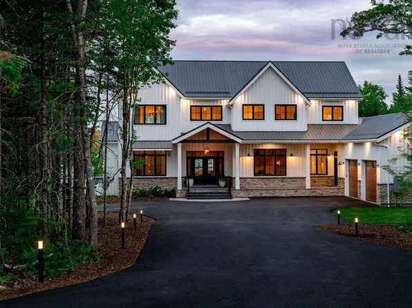 1006 McCabe Lake Dr, Middle Sackville, NS B4E 0P4