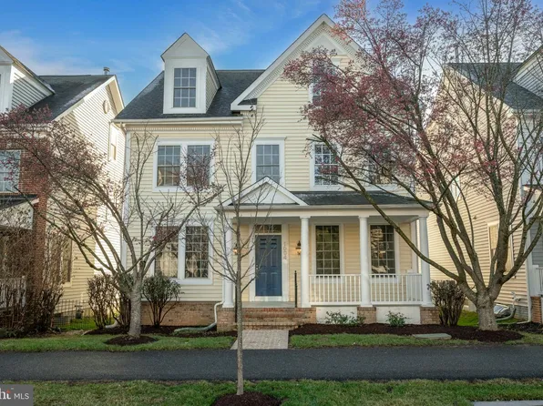 1004 Gaither Rd, Rockville, MD 20850