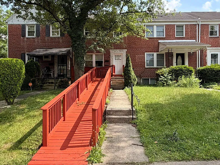 909 E Lake Ave #1 — Photo 32