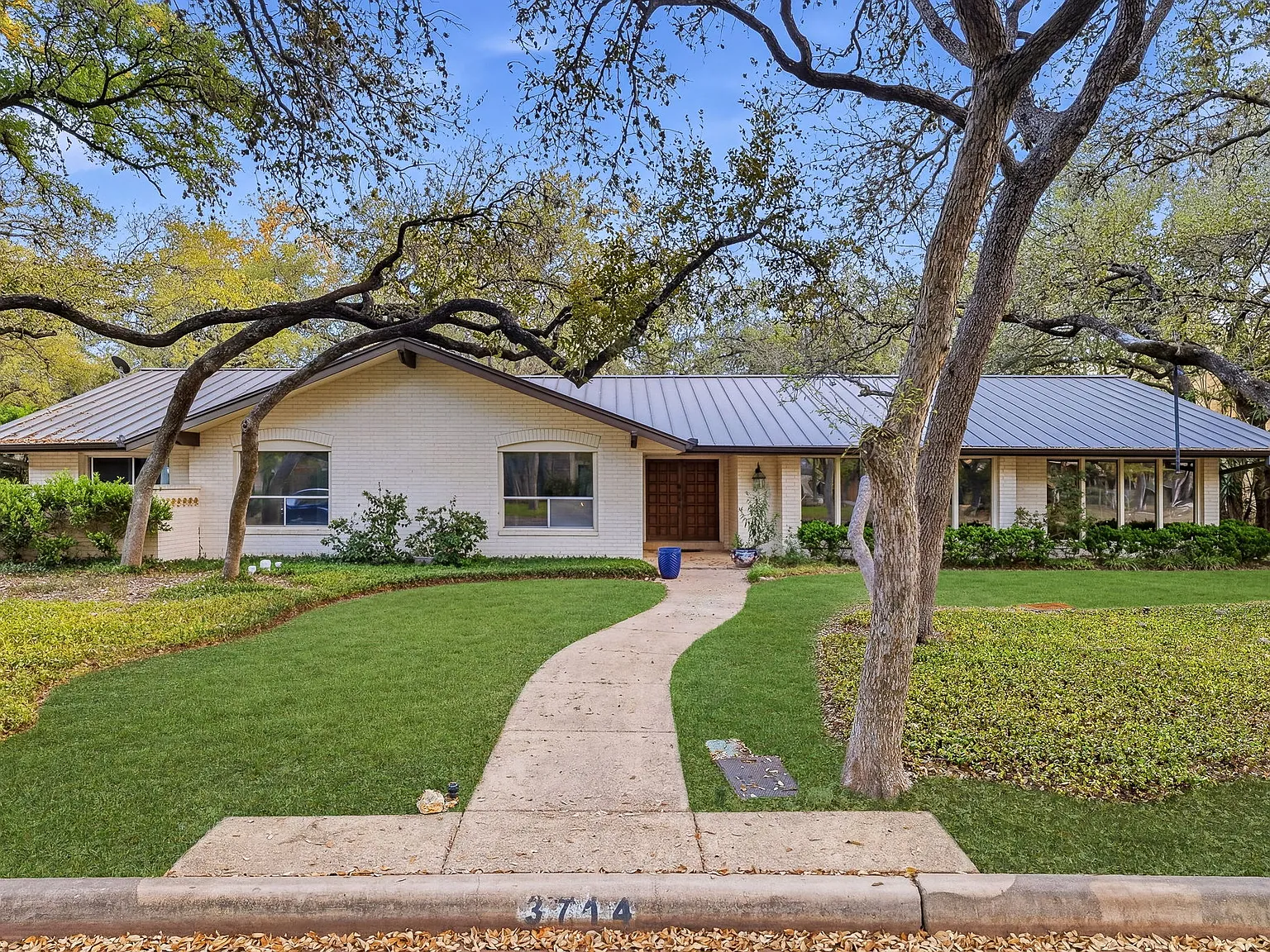 3714 Hundred Oaks Dr — Photo 2