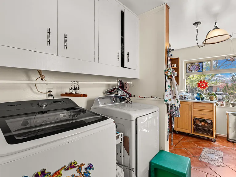 1424 Dartmouth Dr NE — Photo 2