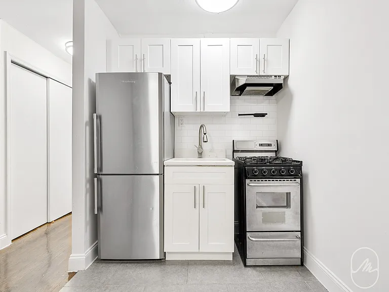456 W 22nd St #1B — Photo 6