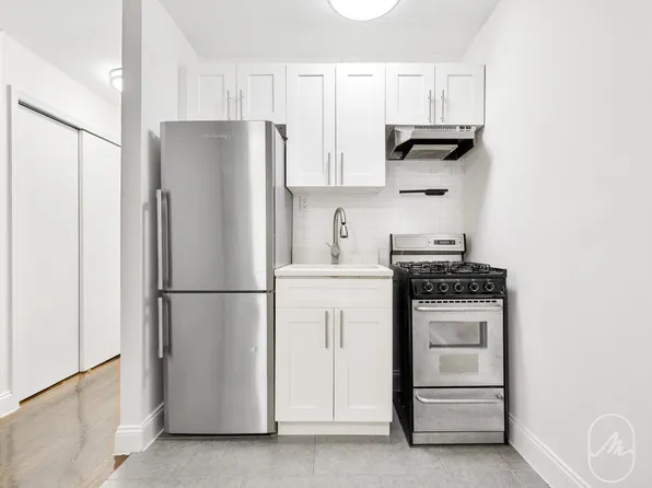 456 West 22nd Street image 4 of 8