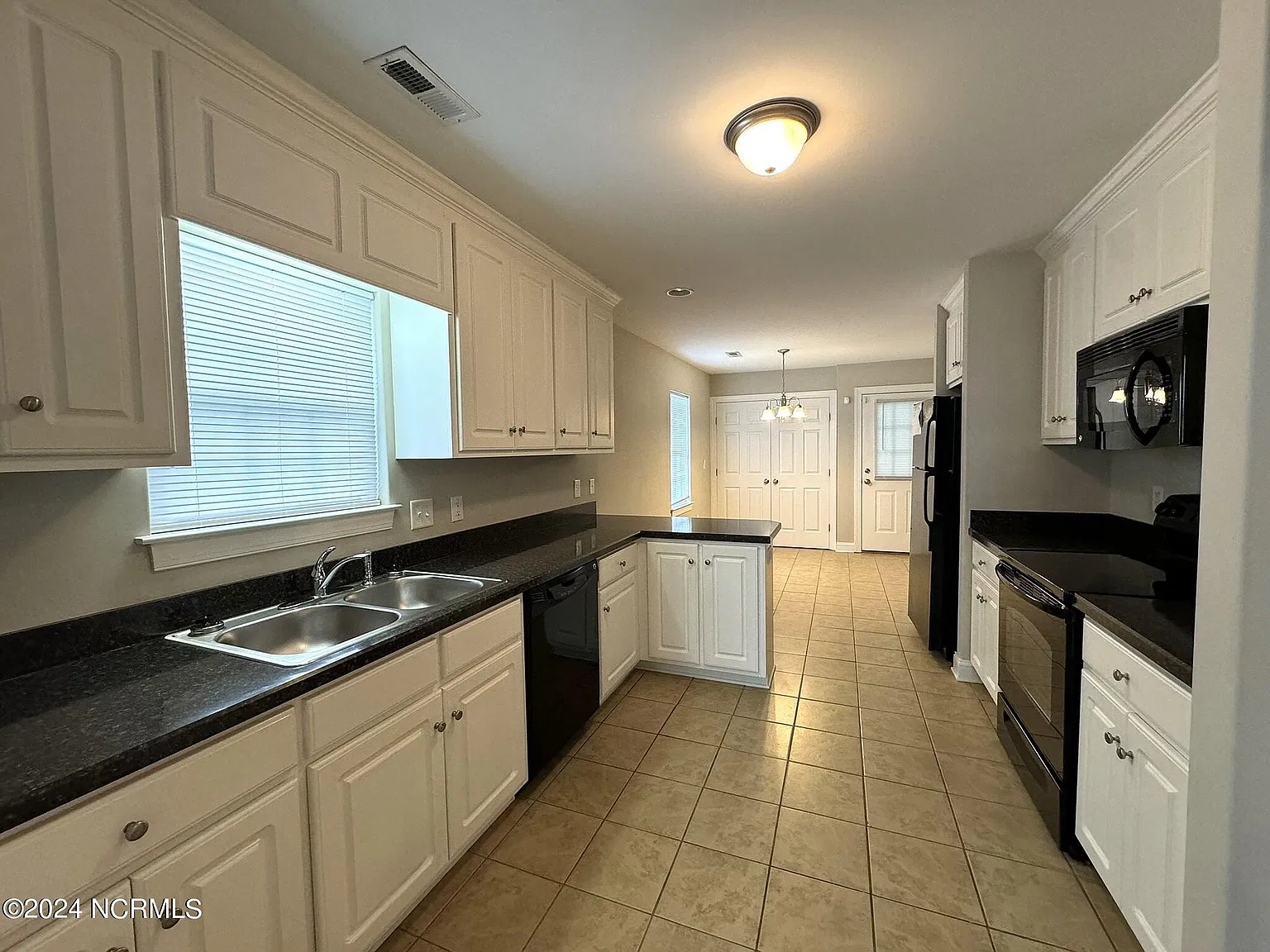 2 bed, 2.0 bath, 1040 sqft, $1,175 — Photo 4